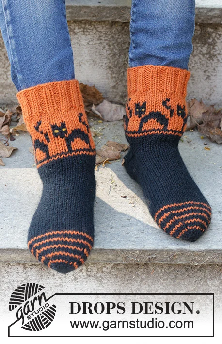 47-29 Spooky Sunset Socks by DROPS Design