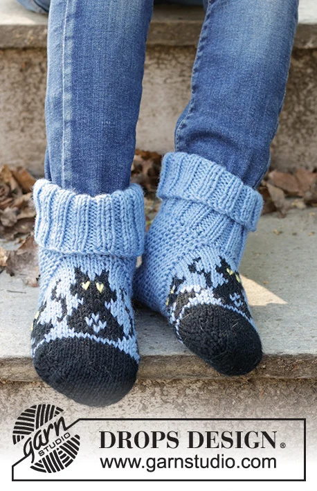 47-28 Bewitched Cat Socks by DROPS Design