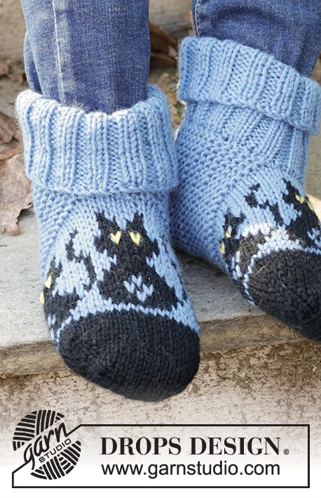 47-28 Bewitched Cat Socks by DROPS Design