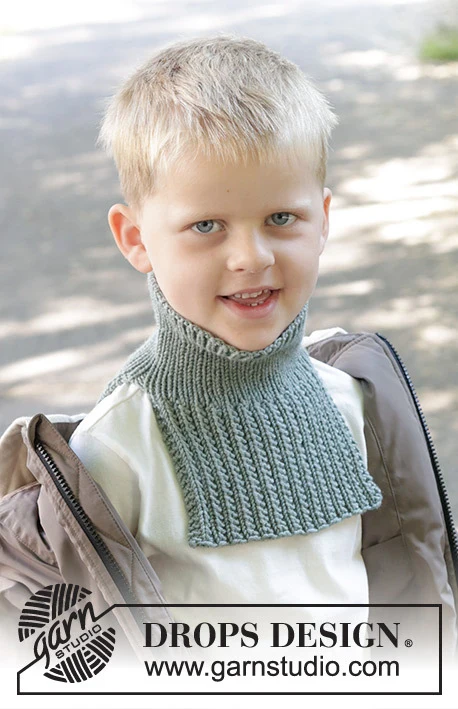 47-23 Trailhead Neck Warmer by DROPS Design