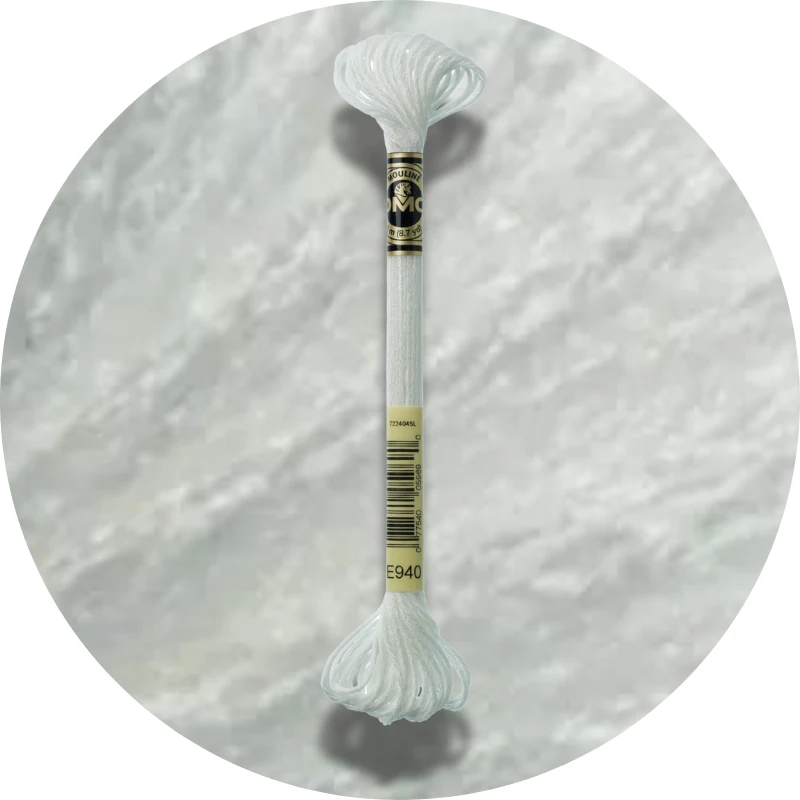 DMC Mouliné Light Effects E940 Selvlysende