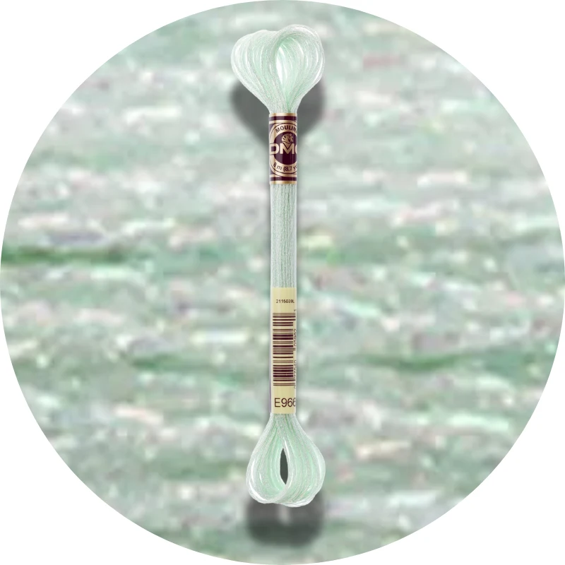 DMC Mouliné Light Effects E966 Perlemorsblød grøn