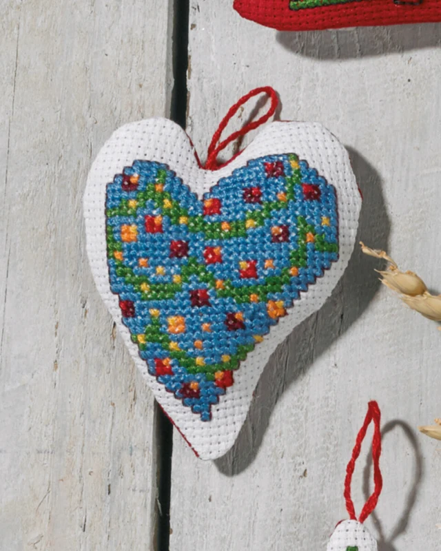 Broderikit Guirlande i hjerte 7 x 8 cm