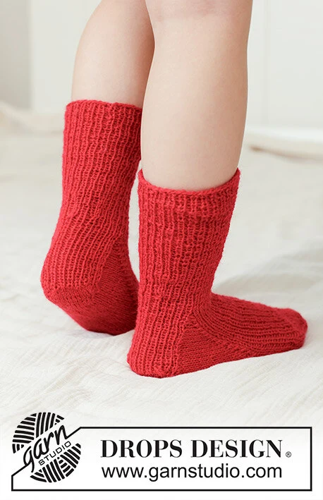 48-22 Merry Mistletoe Socks by DROPS Design