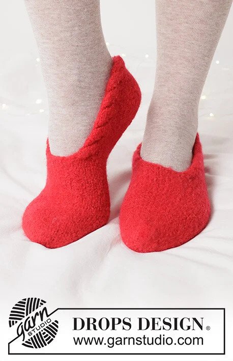 253-58 Scarlet Sleigh Slippers by DROPS Design