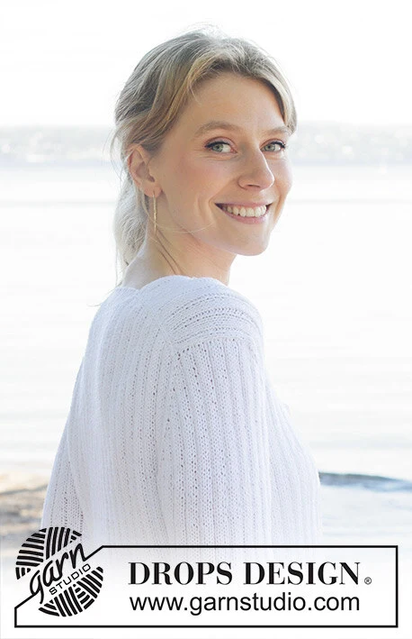 257-21 Summer's Whisper Wrap by DROPS Design